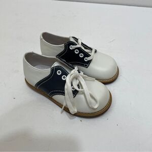 NEW WITHOUT TAGS WILLITS LEATHER SADDLE OXFORDS IN BLACK AND WHITE